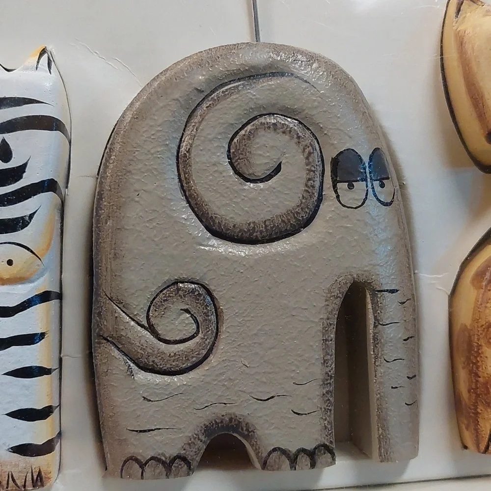 New Pier 1 Imports Wooden Safari Animals Handpainted Photos holders